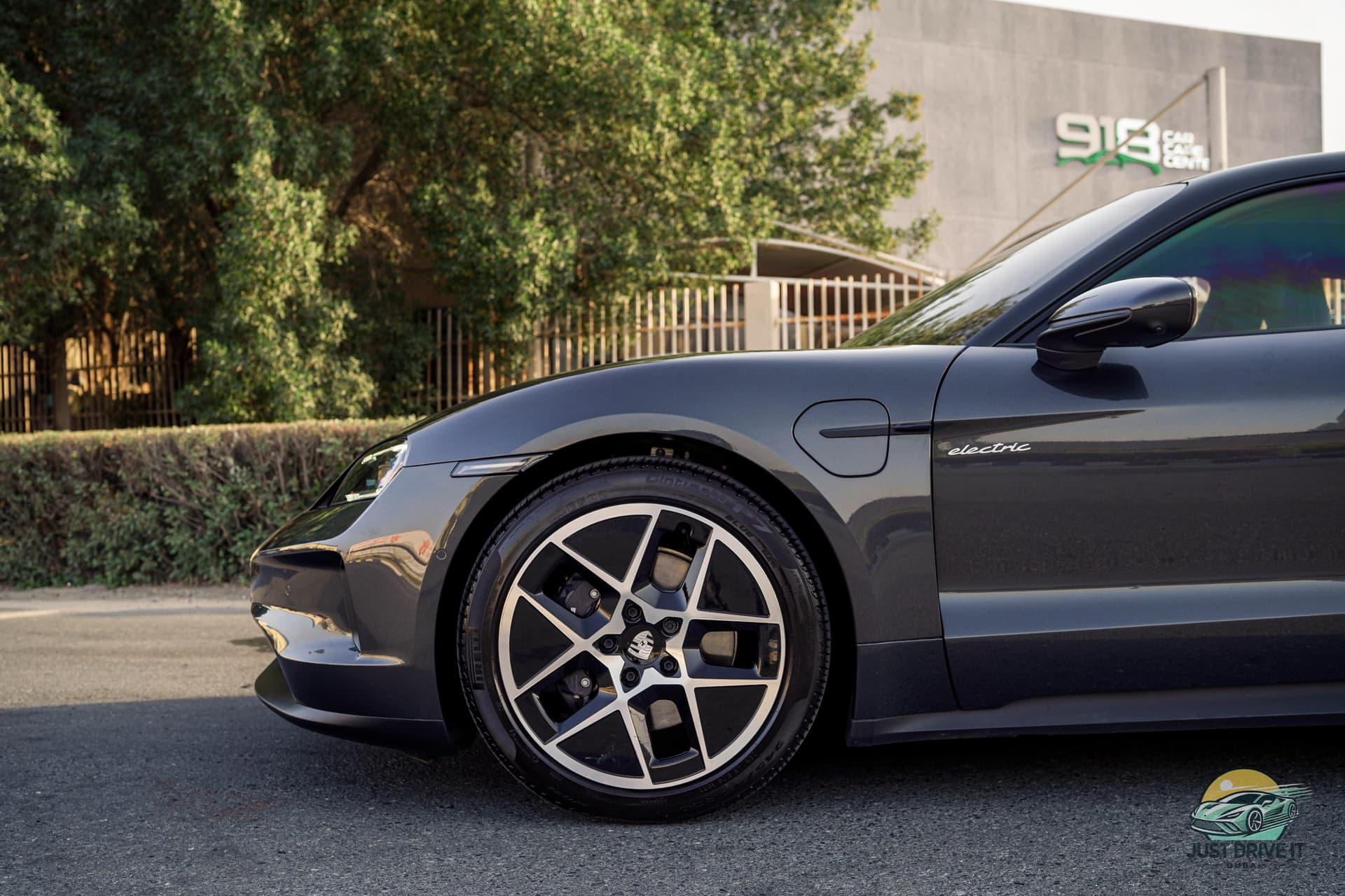 2025 Porsche Taycan GCC - view 9