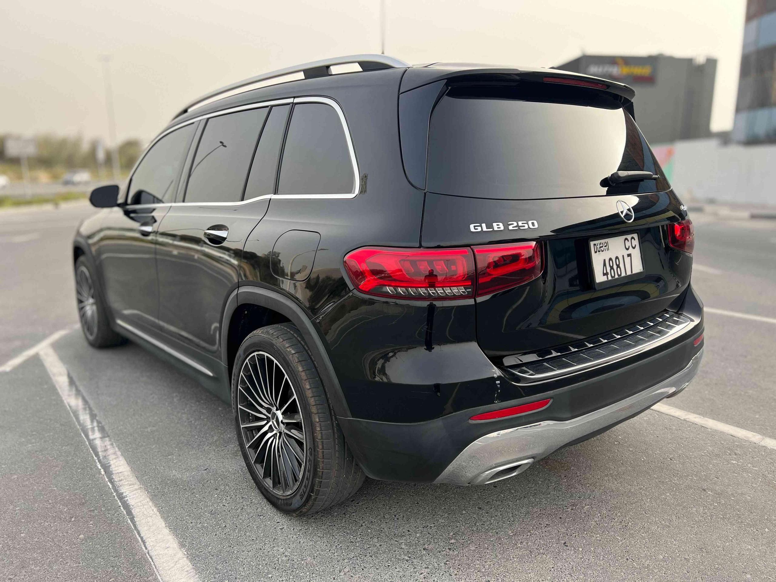 Mercedes Benz GLB 250 4Matic - view 4