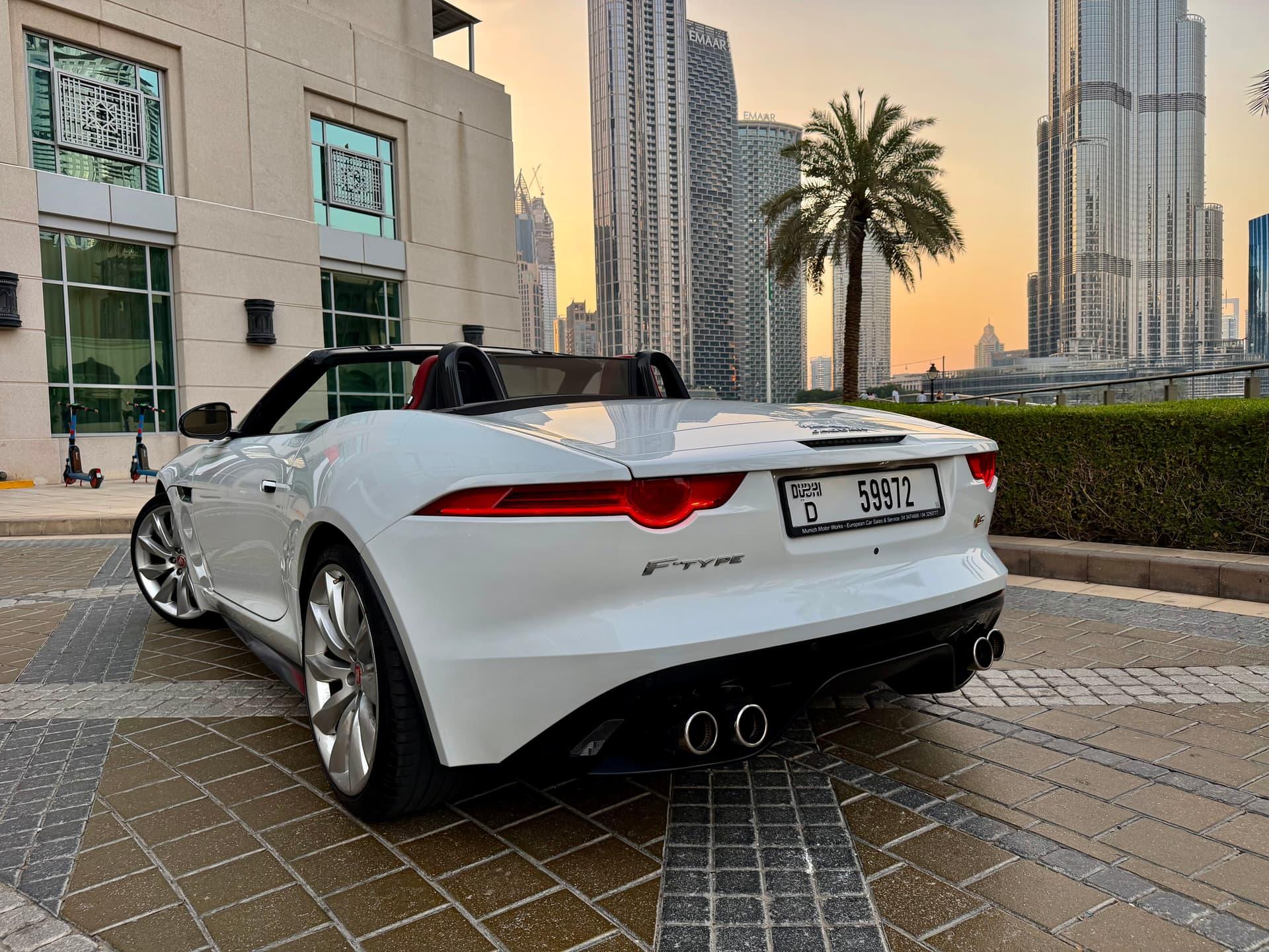 Jaguar F-TYPE V8 2015 GCC | Excellent Condition - view 4